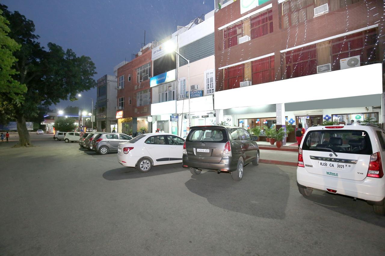 Fabhotel Town Pride Sohana Exterior photo